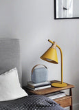 Lampe de bureau scandinave en bois et métal jaune | Syn - Delisse